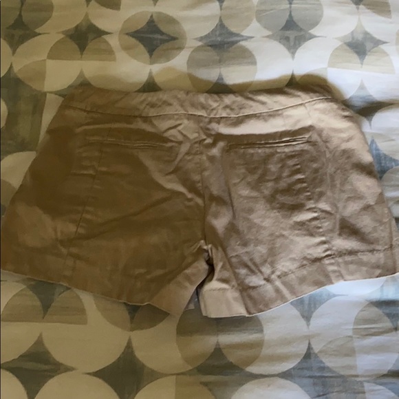Khaki shorts - Picture 2 of 3